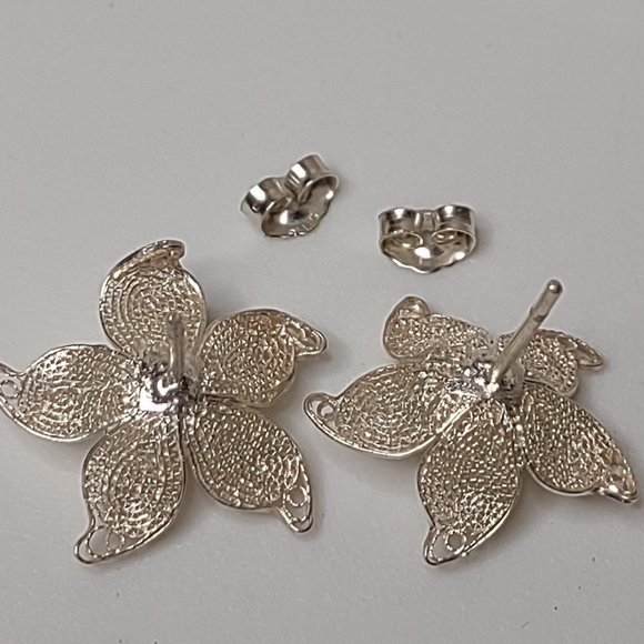Lightweight Metal Mesh Filigree Flower Earrings - Picture 14 of 14